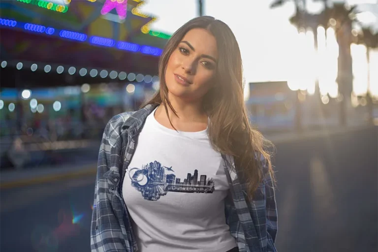 fanteeshirt-store-happy-cusomers-women-with-tshirt-city-key